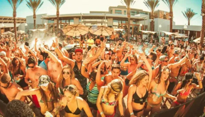 How to Survive a Dayclub and Nightclub in the Same Day in Las Vegas